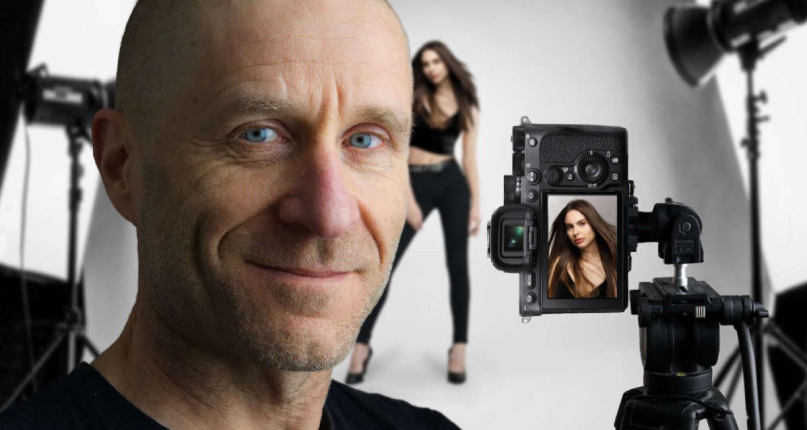 Elio, photographe portraitiste, en train de travailler la lumière lors d'une séance photo