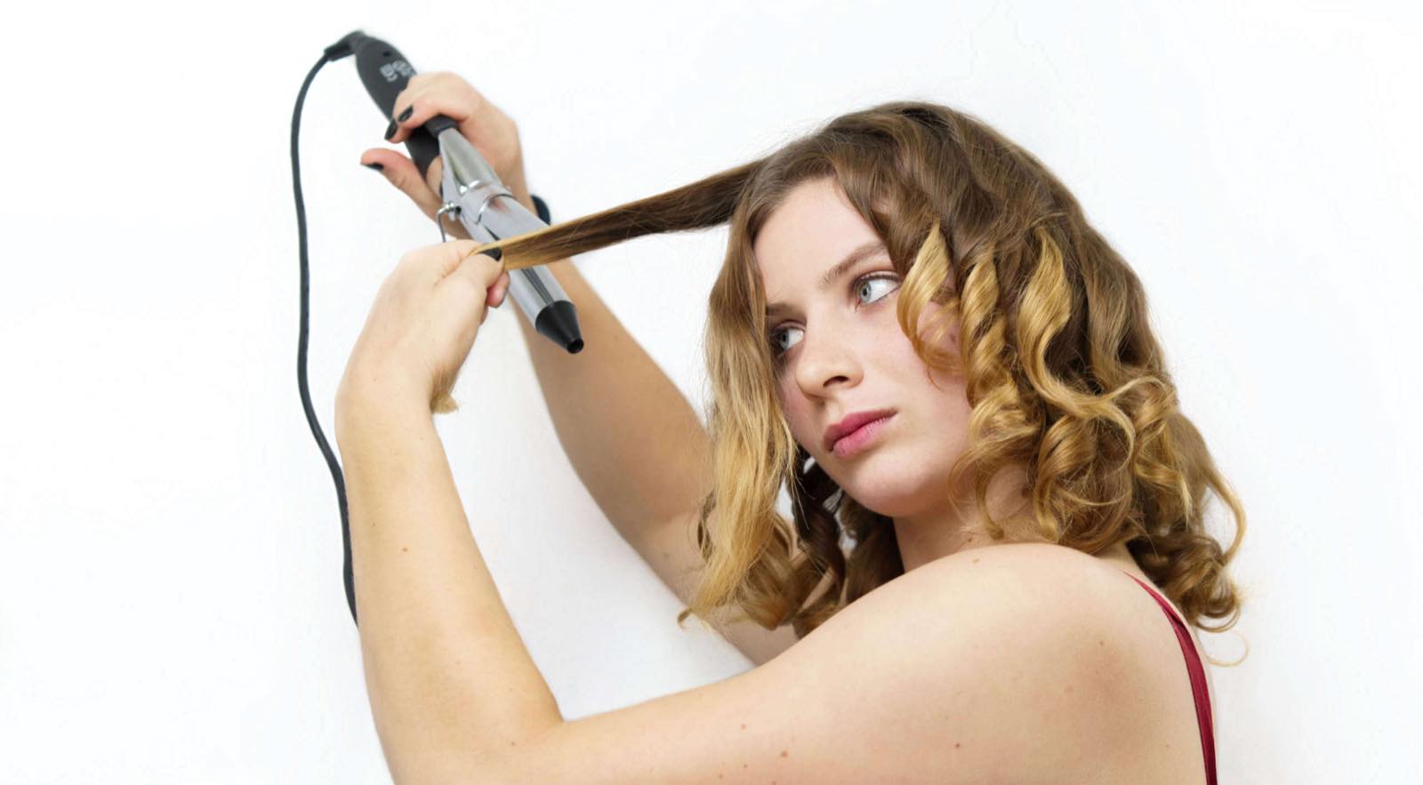 Sédrenn se prépare avant une séance photo, maquillage et coiffure